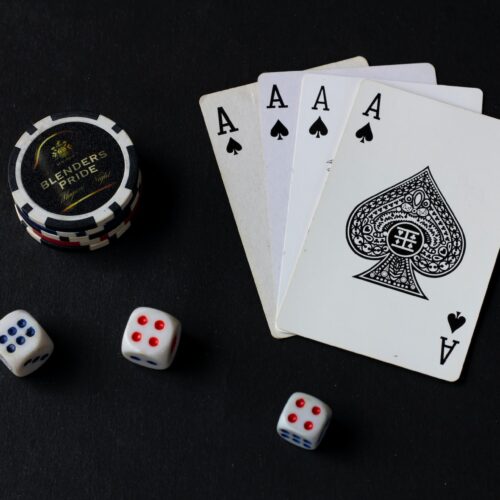 Hur du Hittar och Utnyttjar dina Motståndares Svagheter i Poker